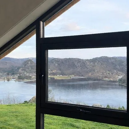 With Panoramic Aptafjord Views