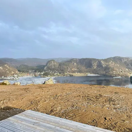 With Panoramic Aptafjord Views פארשונד
