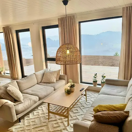 With Panoramic Aptafjord Views *