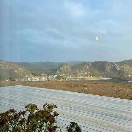 With Panoramic Aptafjord Views *