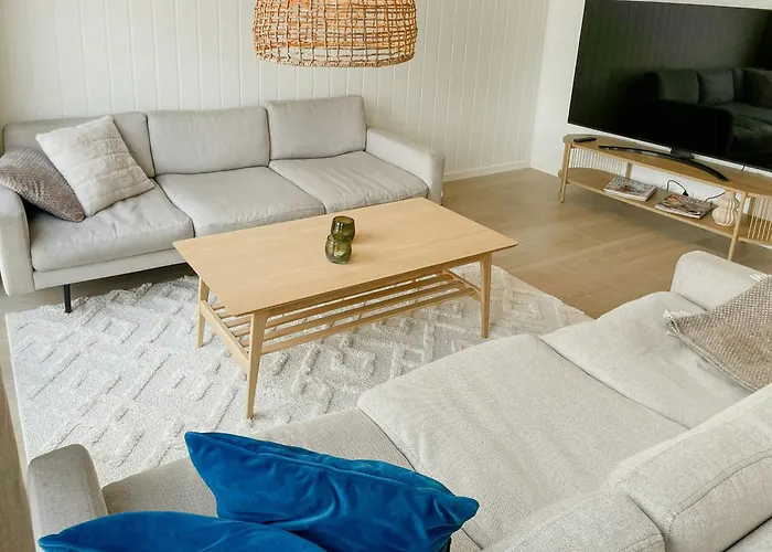 Semesterbostad With Panoramic Aptafjord Views