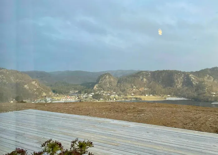 With Panoramic Aptafjord Views Semesterbostad