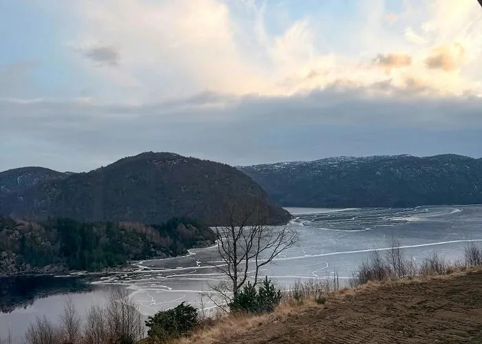 Semesterbostad With Panoramic Aptafjord Views